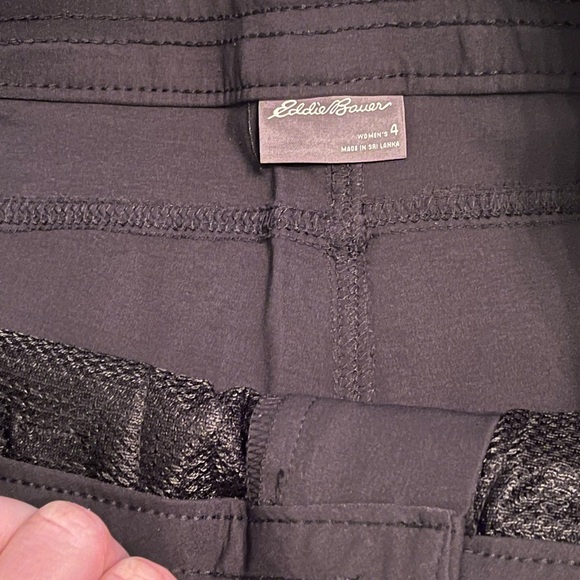 NWOT Eddie Bauer Women’s Rainier Hiking Cargo Water repellent shorts size 4 - Picture 6 of 14